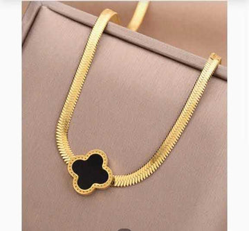 Black Vancleef Necklace for Couples, Dates | Golden And Black Necklace